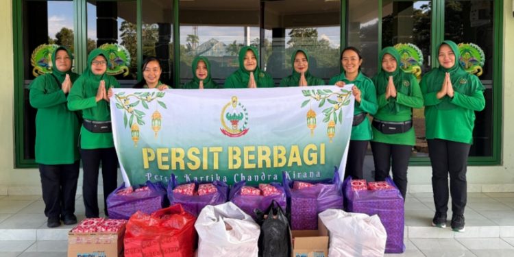 Momentum Ramadan, Persit KCK Cabang LXIX Kodim 1313/Pohuwato Berbagi untuk Masyarakat