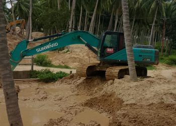 Bergotong Royong, Para Pelaku usaha Lokal Desa Bulangita Melakukan Normalisasi