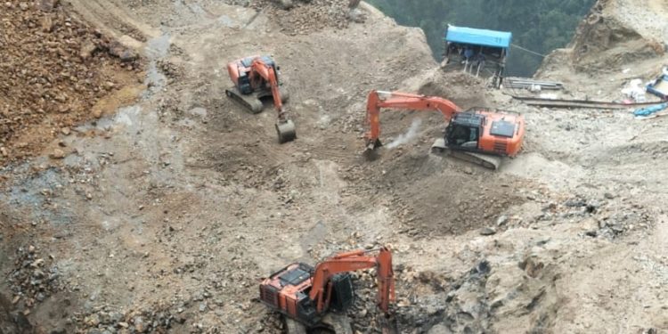 5 Unit Alat Berat Hitachi Garap Cagar Alam Titikbor: Daeng Body Diduga Kebal Hukum