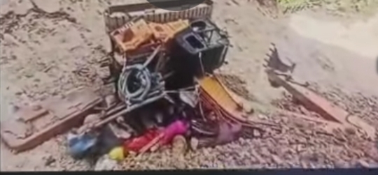 Ekskavator Milik Penambang Ilegal Terguling dari Ketinggian 75 Meter di Borose